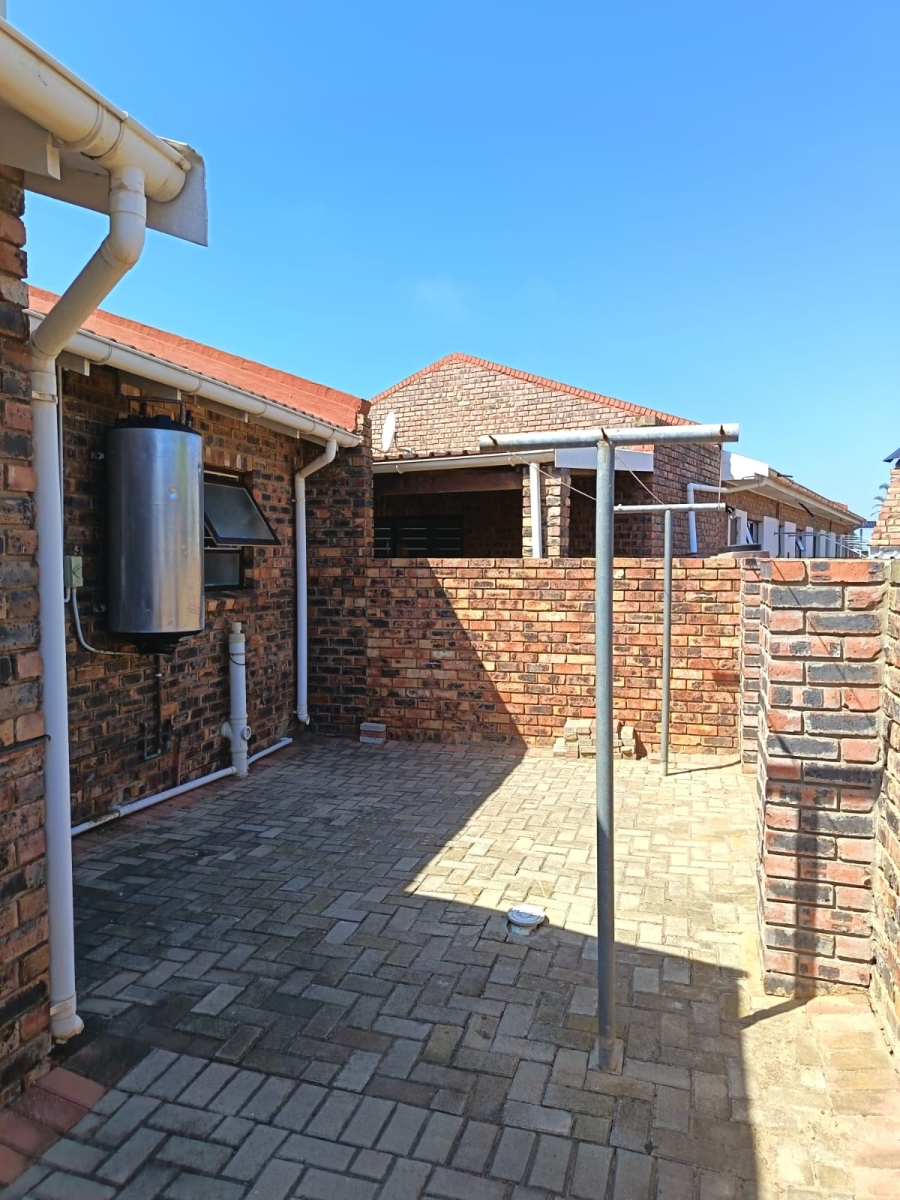 To Let 3 Bedroom Property for Rent in Jeffreys Bay Central Eastern Cape